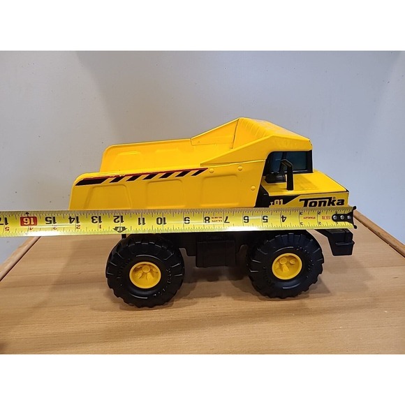 2012 Tonka Dump Truck Big Yellow T01 #93918 XMB-975 - Picture 13 of 13